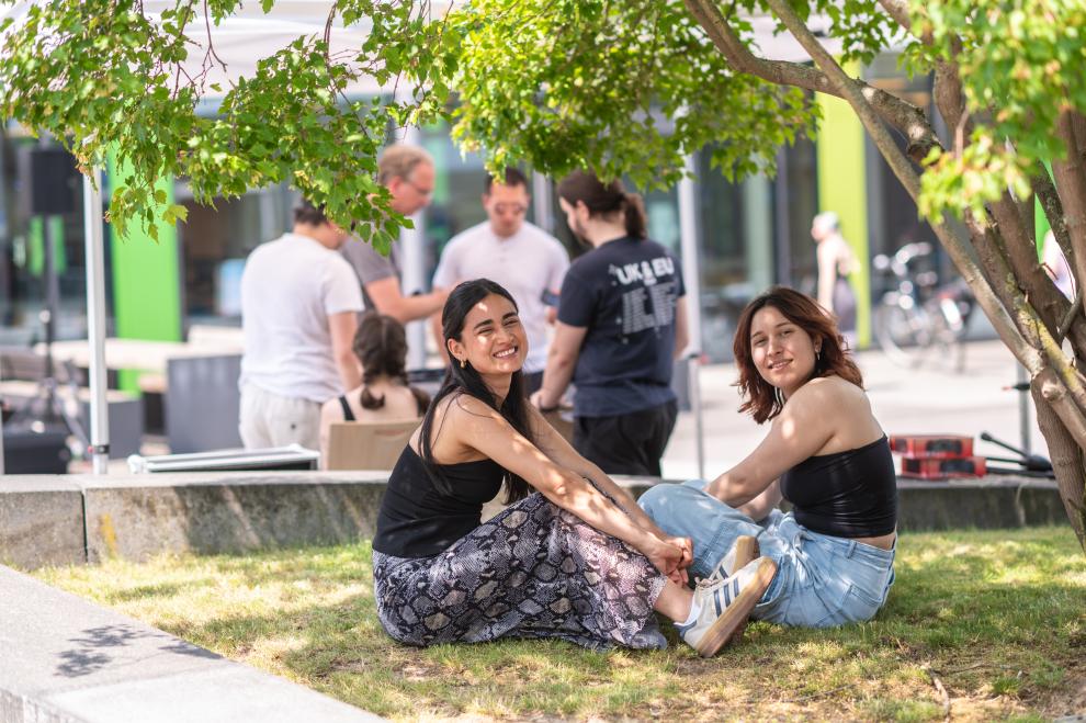 Tag der offenen Tür_Studierende auf dem Campus